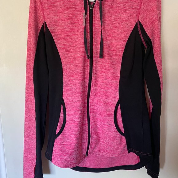 Reebok hoodie, size small - Picture 4 of 4